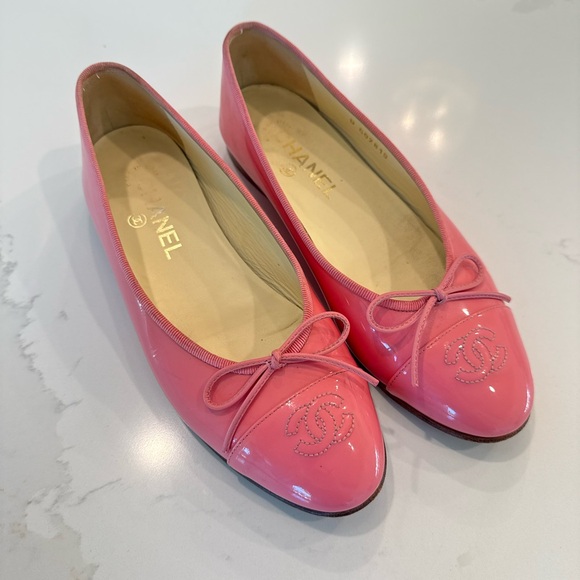 CHANEL Pink Patent Flats with Bow - Picture 1 of 6